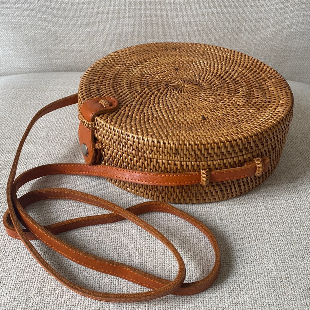 URBAN OUTFITTERS Wicker/Rattan Round Bag